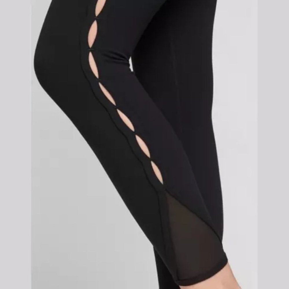 Athleta Horizon Scallop High Rise Capri in Powervita Fabric